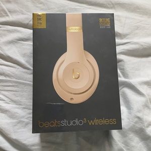 new and in box studio beats 3 wireless